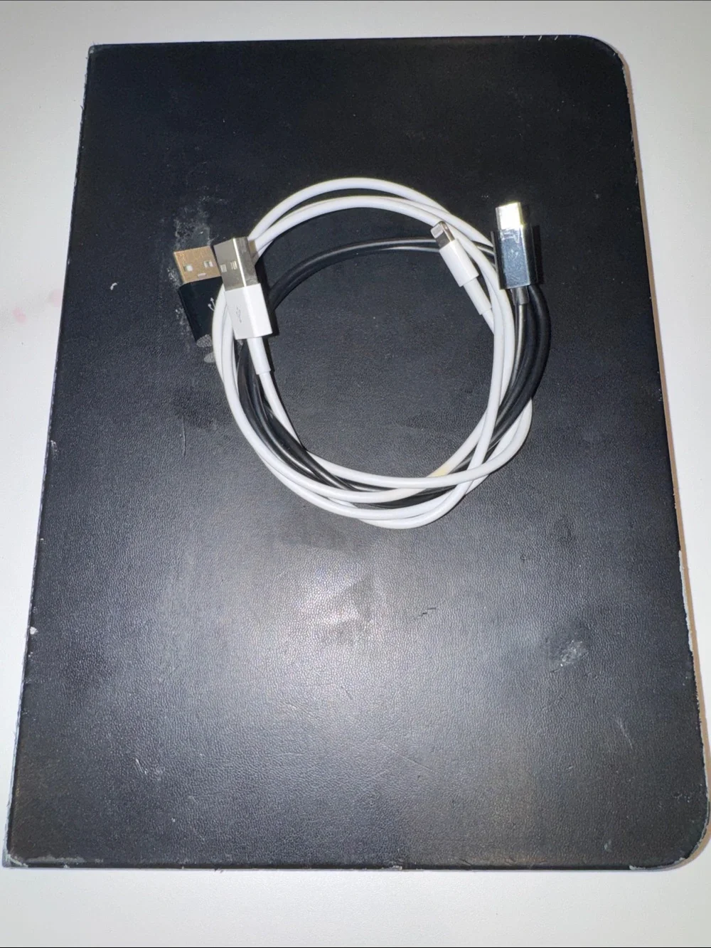 Apple iPad Air 2 in Black with White Lightning Cable & Bluetooth Keyboard Jacket
